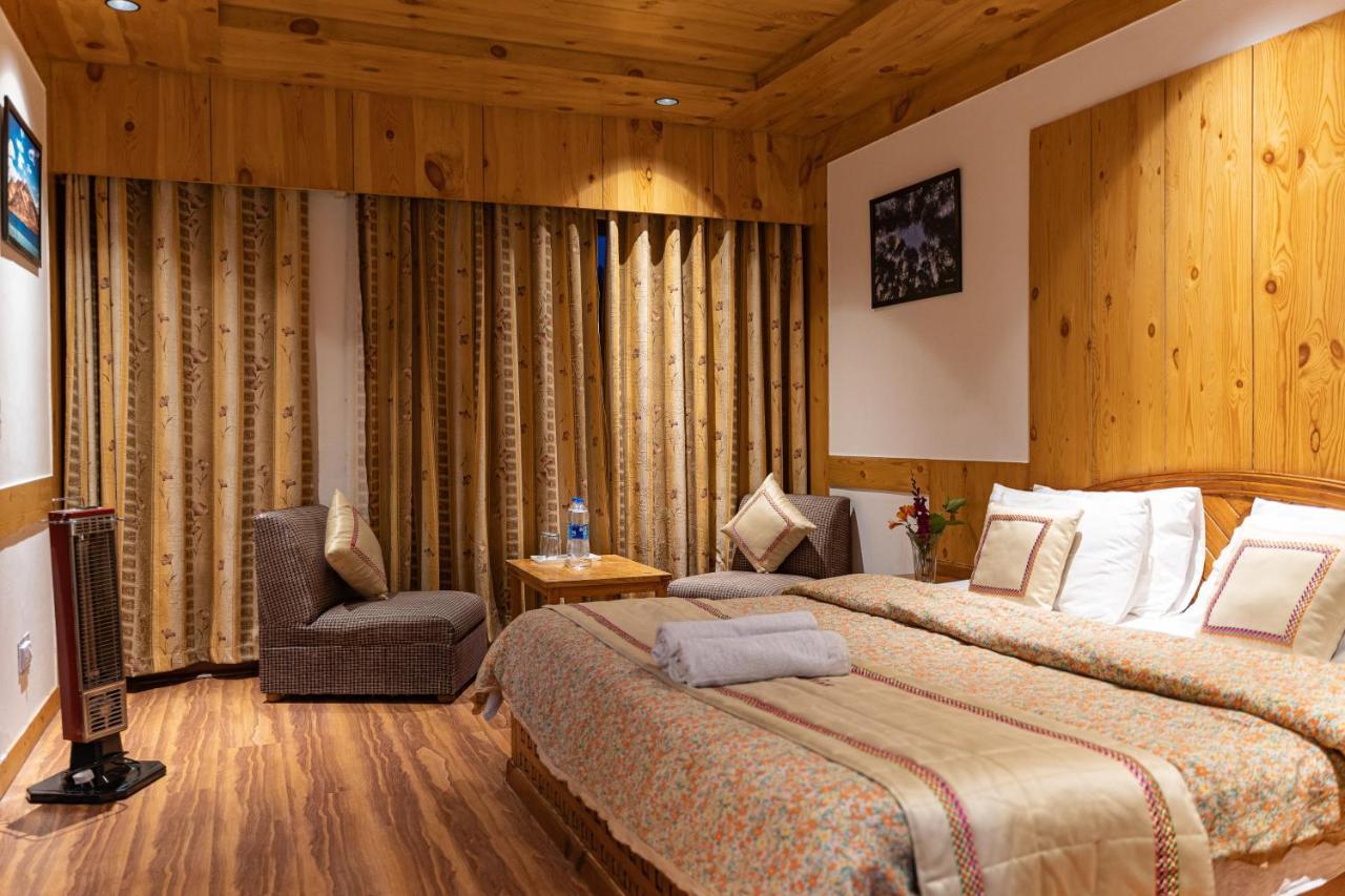The Conifer Hotell Manāli Exteriör bild