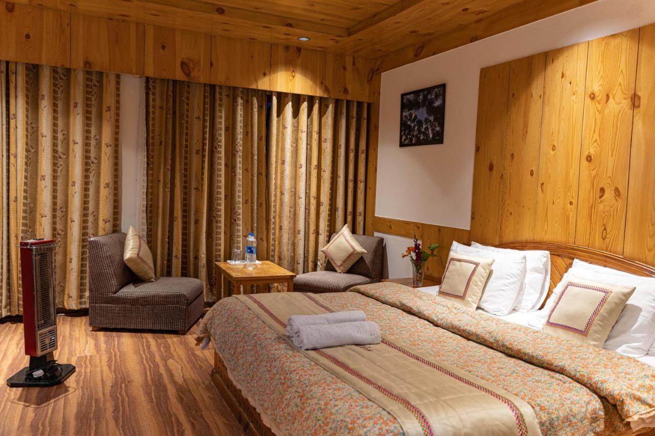 The Conifer Hotell Manāli Exteriör bild