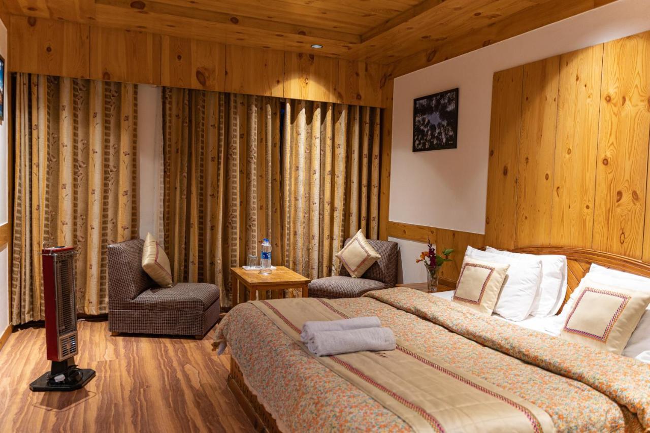 The Conifer Hotell Manāli Exteriör bild