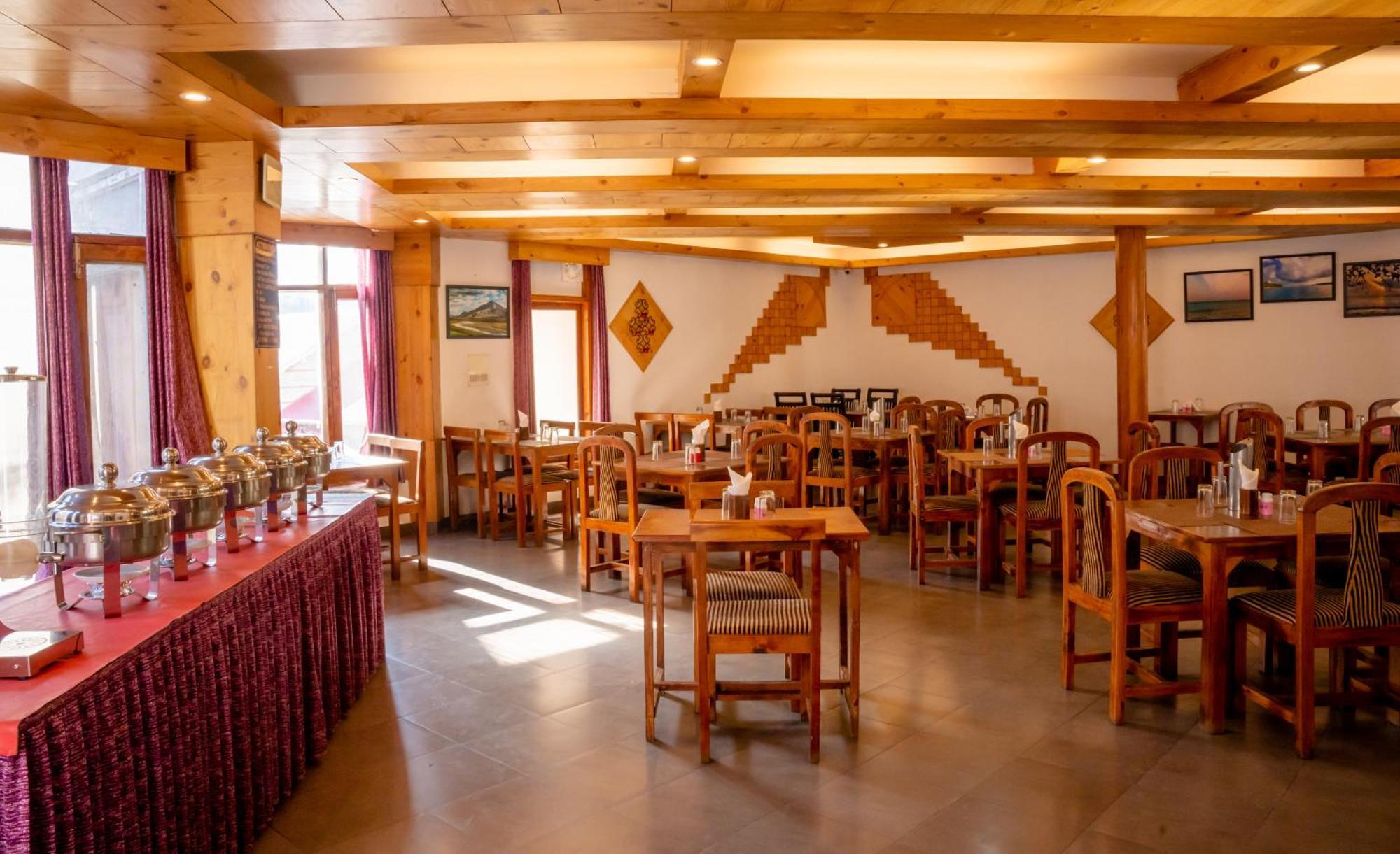 The Conifer Hotell Manāli Exteriör bild