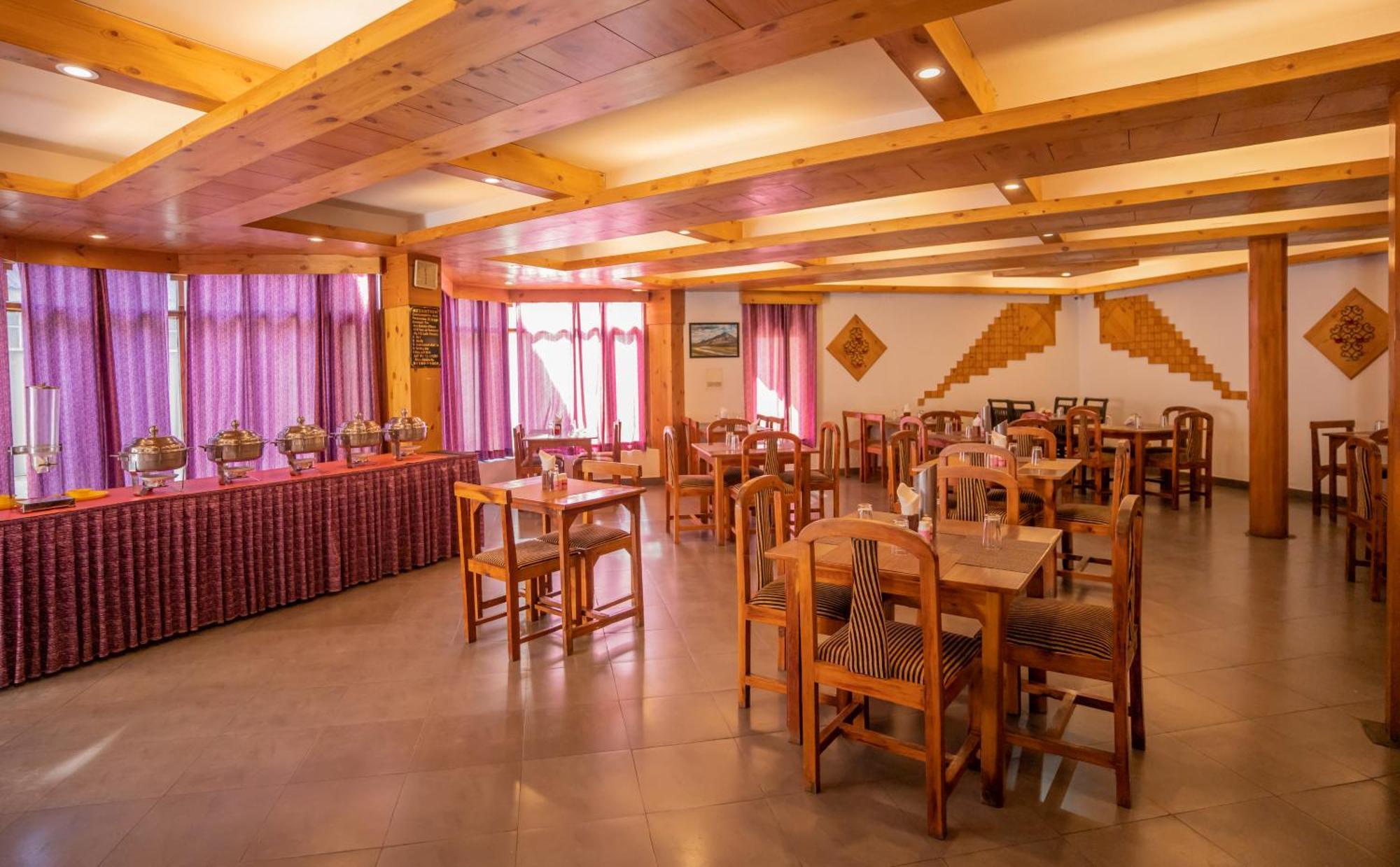 The Conifer Hotell Manāli Exteriör bild