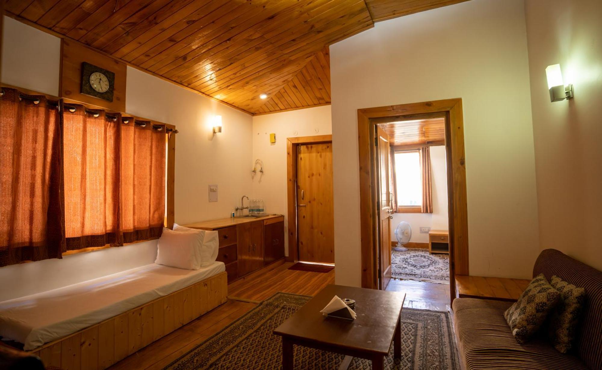 The Conifer Hotell Manāli Exteriör bild
