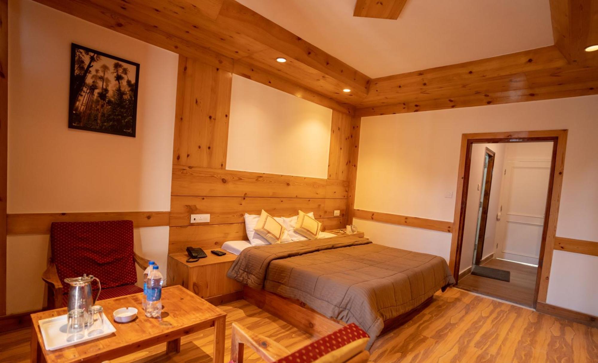 The Conifer Hotell Manāli Exteriör bild
