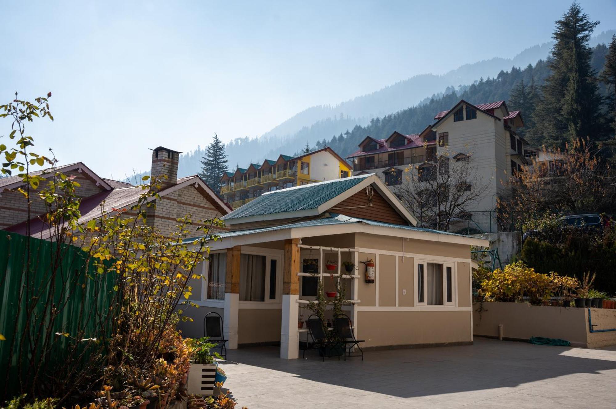 The Conifer Hotell Manāli Exteriör bild