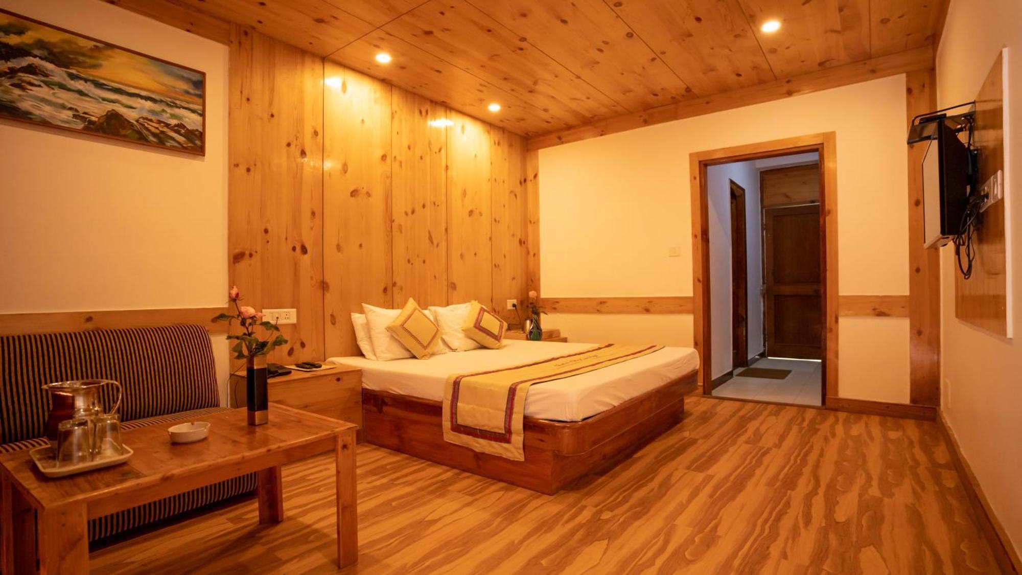 The Conifer Hotell Manāli Exteriör bild