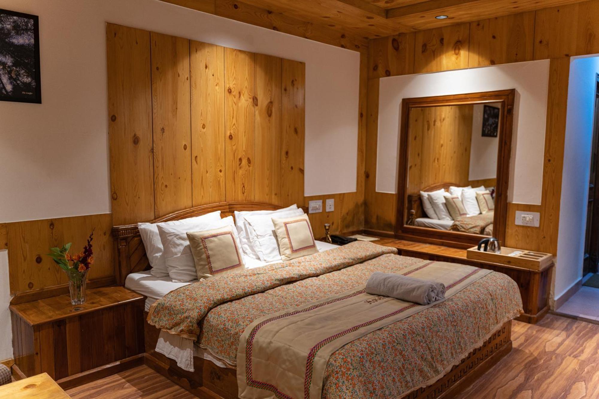 The Conifer Hotell Manāli Exteriör bild