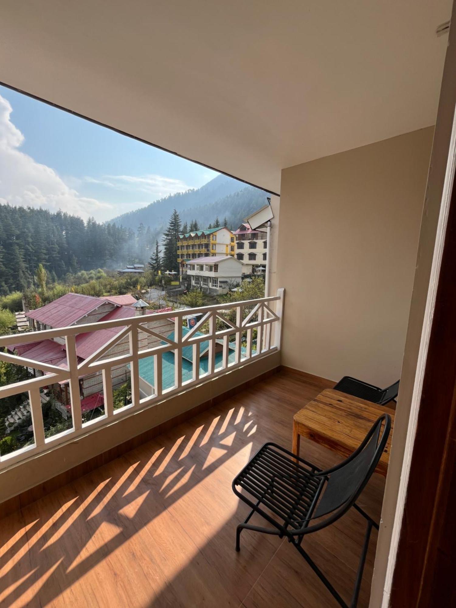 The Conifer Hotell Manāli Exteriör bild