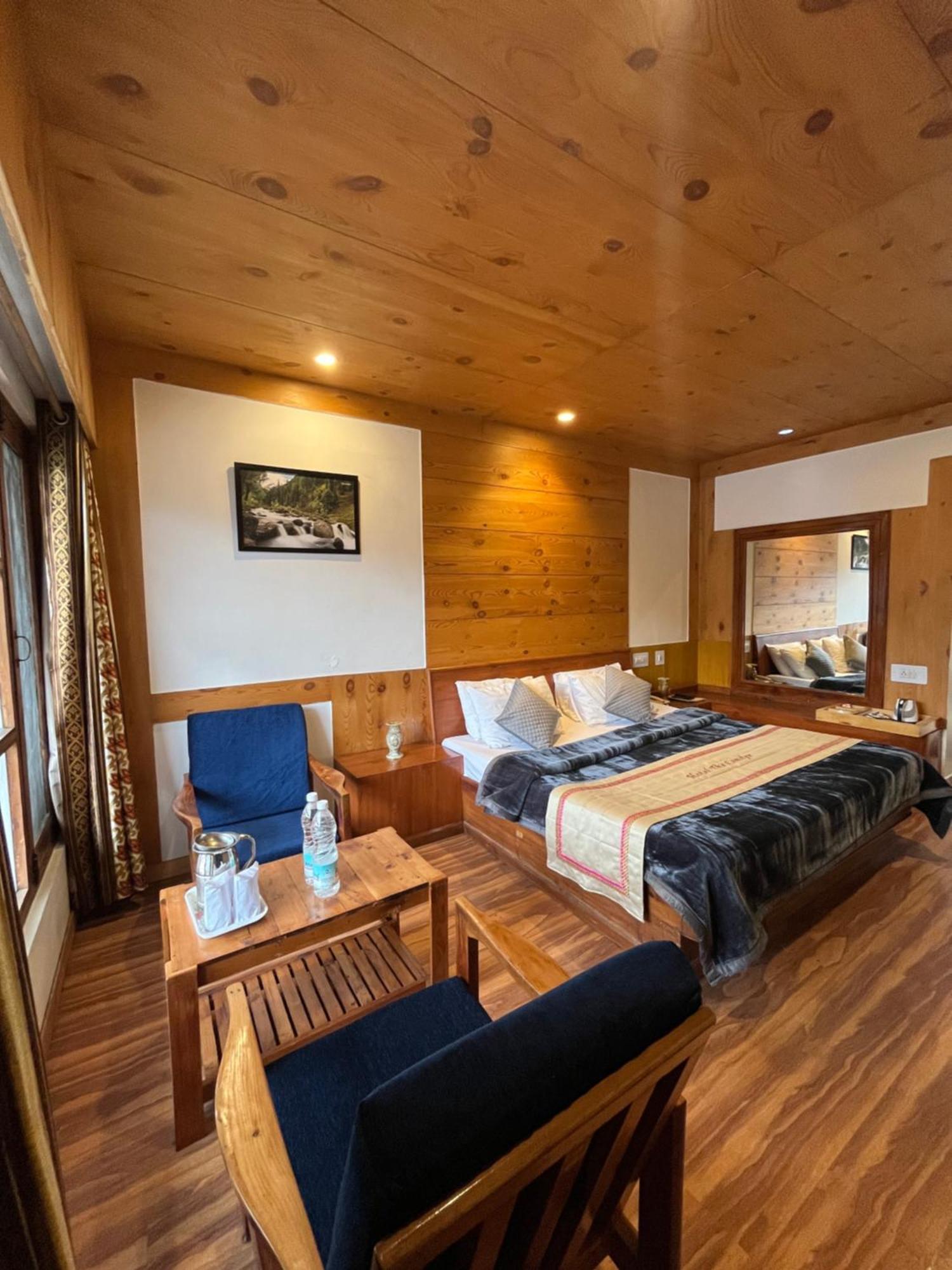 The Conifer Hotell Manāli Exteriör bild