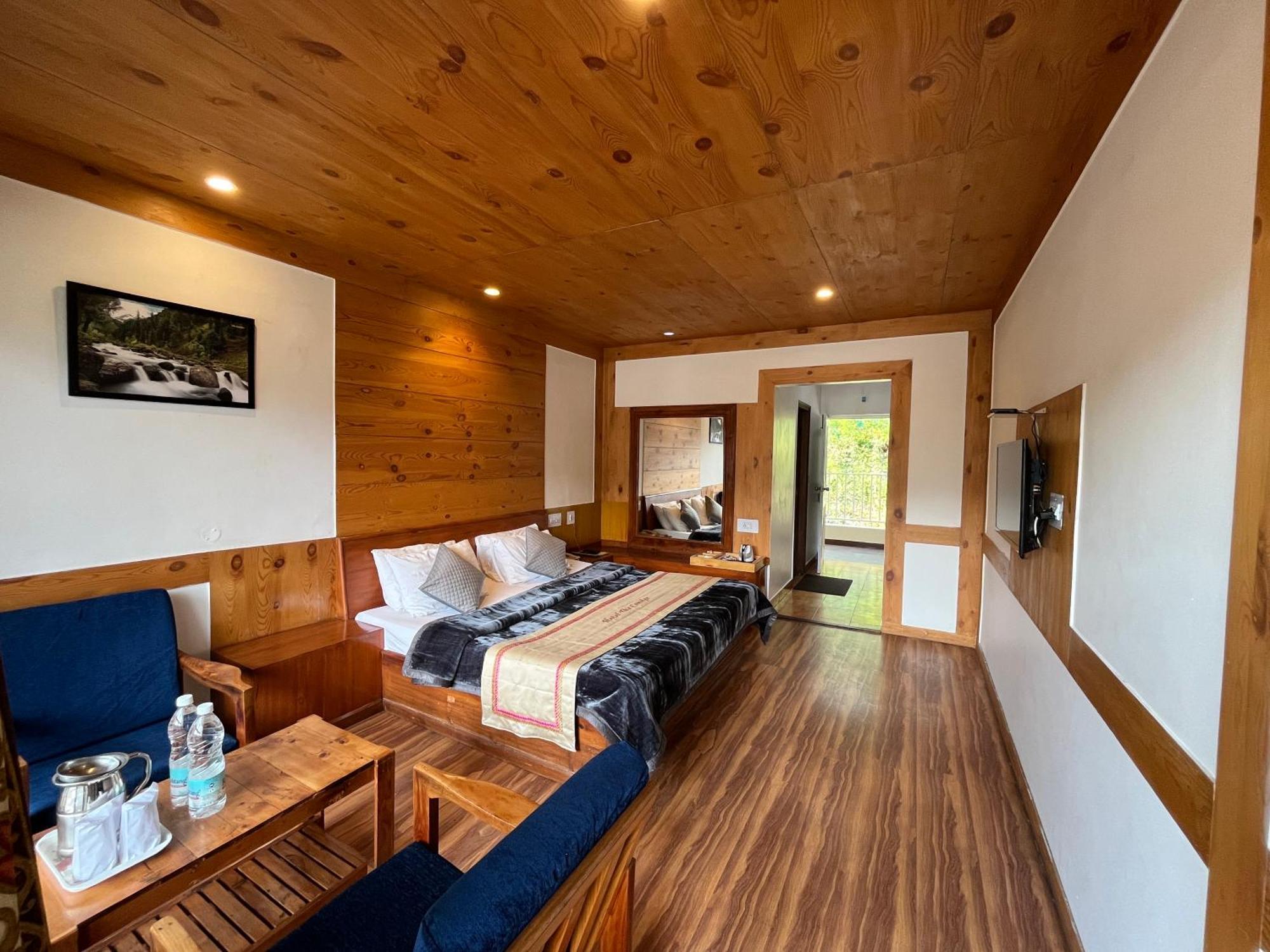 The Conifer Hotell Manāli Exteriör bild