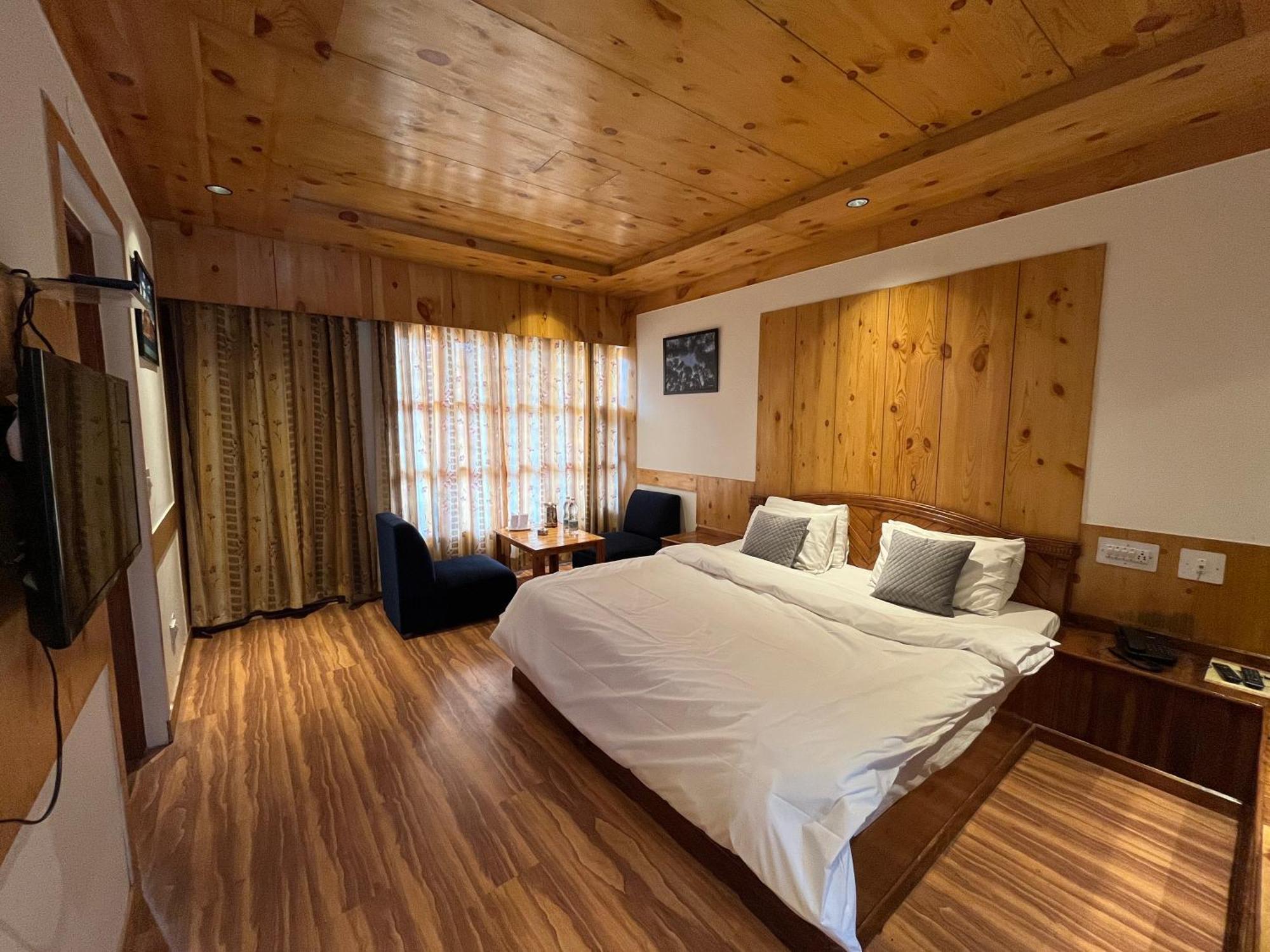 The Conifer Hotell Manāli Exteriör bild
