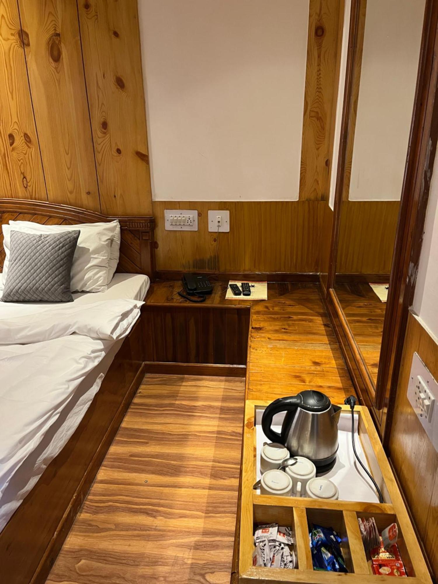 The Conifer Hotell Manāli Exteriör bild