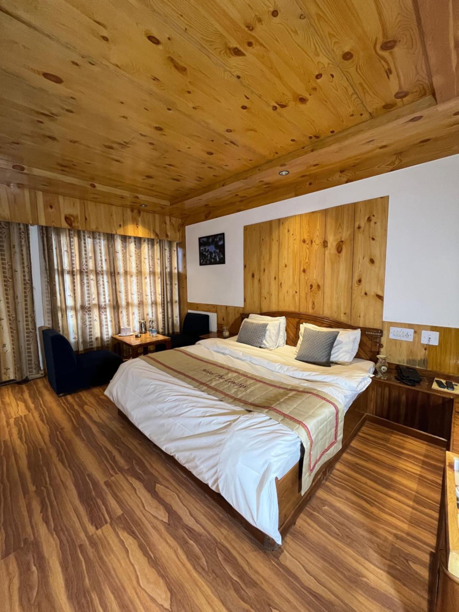 The Conifer Hotell Manāli Exteriör bild